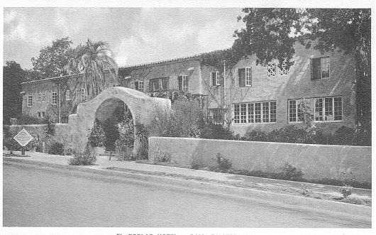 elroblarhotelb&w.jpg